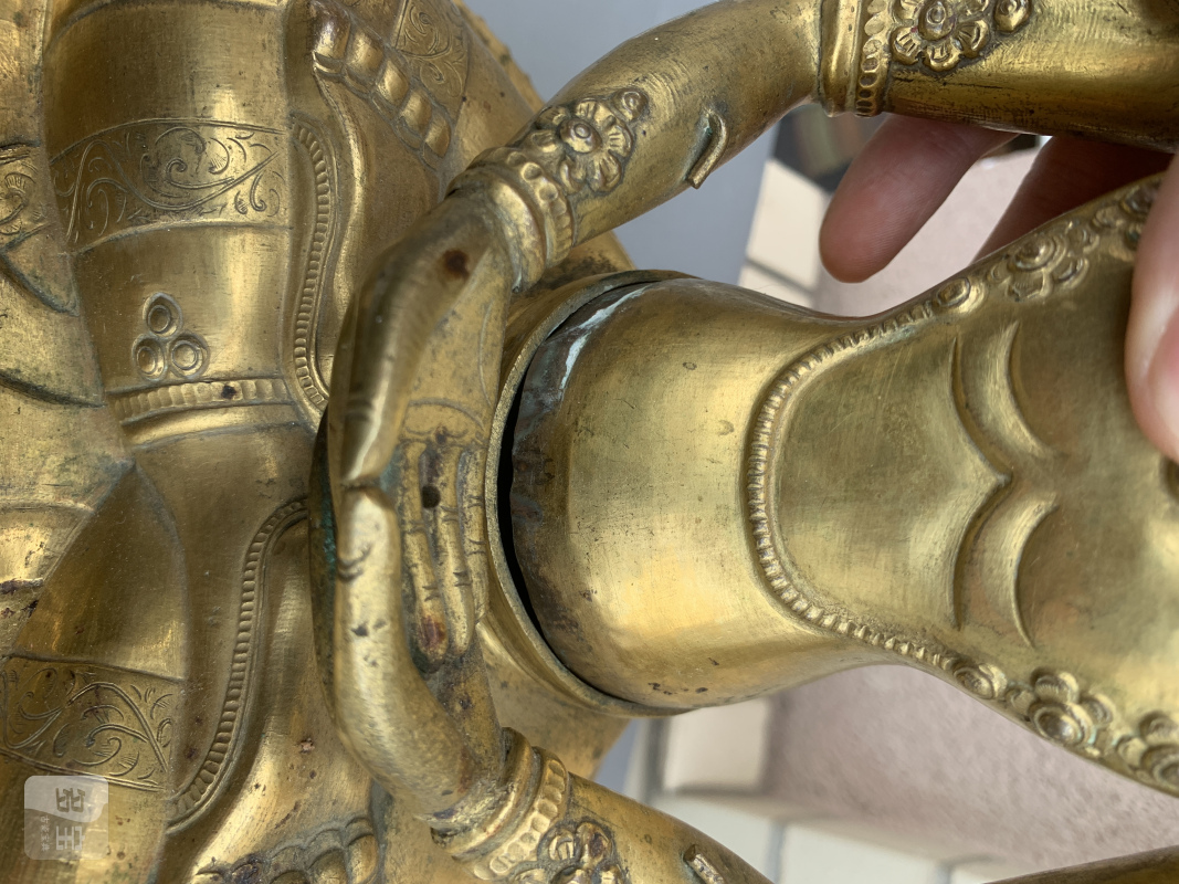 A gilt-repoussé figure of Amitayus - 图10